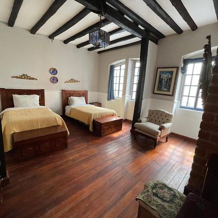 Hotel Boutique Portal de Cantuña Quito Extérieur photo