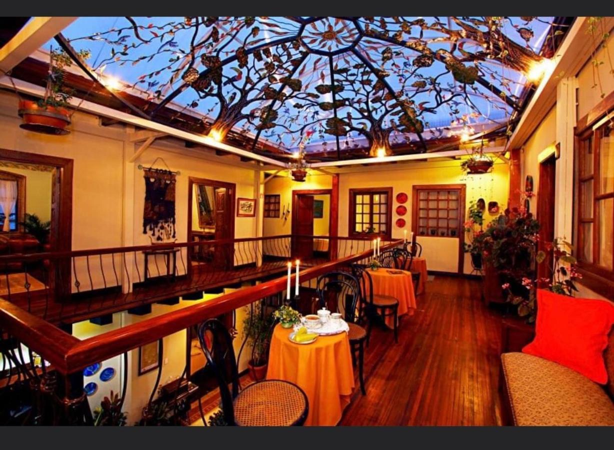 Hotel Boutique Portal de Cantuña Quito Extérieur photo